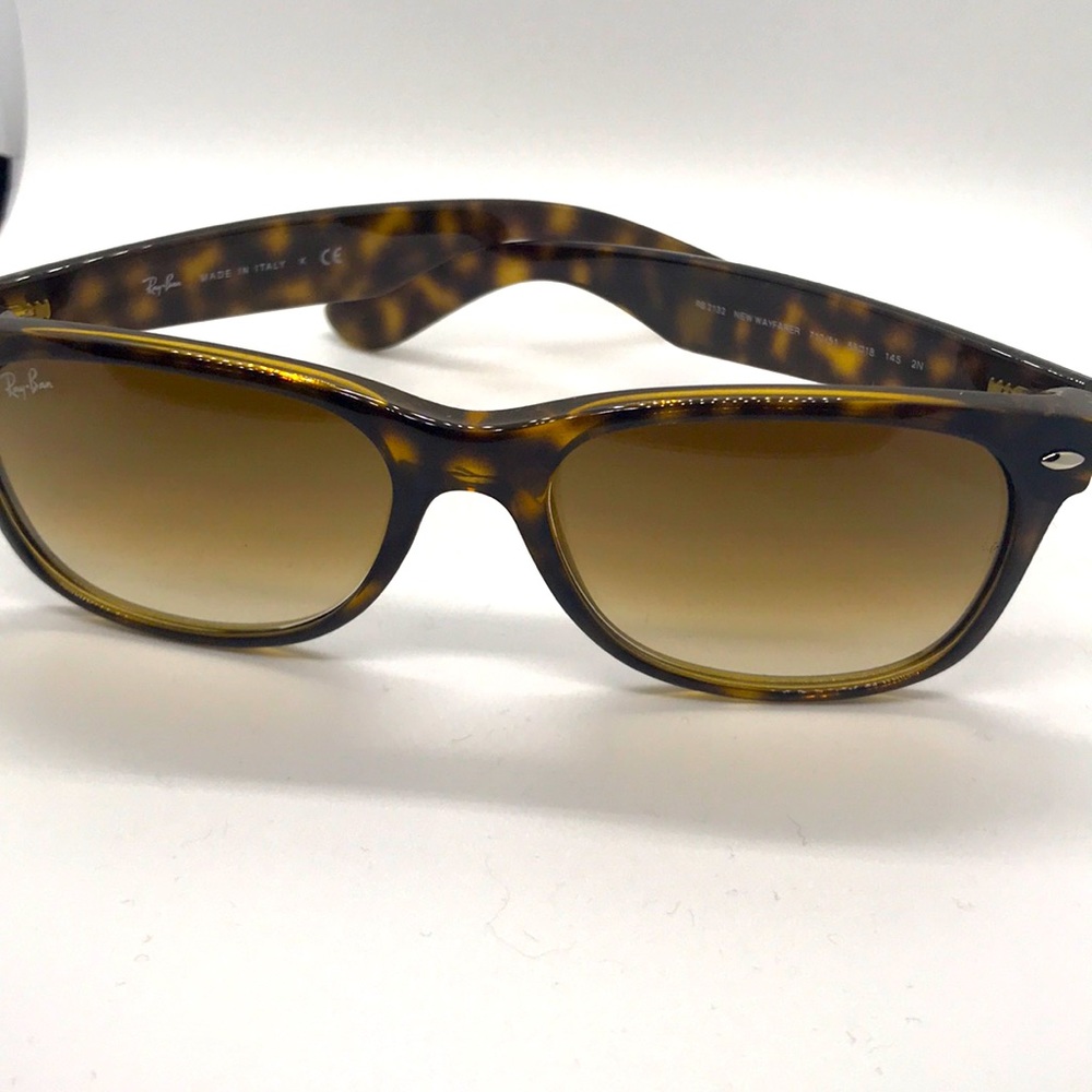 Rayban New wayfarer. RB2132